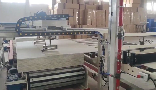 A máquina de fabricação de placas de gesso para teto totalmente automática está agora em operação na Argélia.