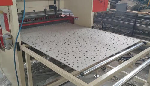 A máquina de perfuração de placas de gesso será entregue à fábrica na Tailândia.