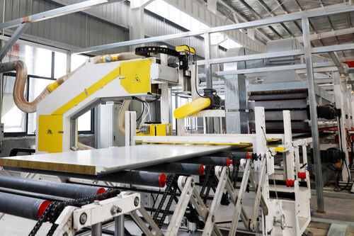 Últimos blogs da empresa sobre Qual é o fluxo de trabalho da linha de produção de painéis sanduíche de lã de rocha com borda selada de PU e qual é o método de fabricação