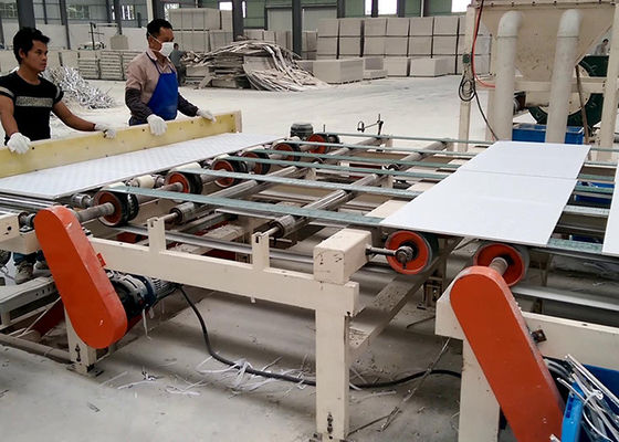 Bom preço. Máquina de laminação de folhas de PVC e alumínio de lado duplo controlada por PLC on-line