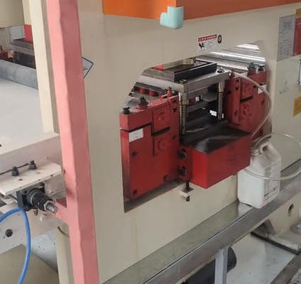 Bom preço. Máquina de perfuração de aço perfurado automático personalizado on-line