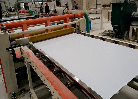 Linha de produção automática de telhados de gesso laminados em PVC semiautomático