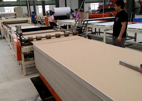 Máquina de laminação de azulejos de telhado de gesso de PVC totalmente automática