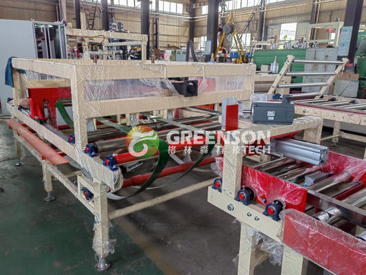 Máquina de laminação automática para placa de gesso de PVC com tamanho de placa de 600*600 mm, controle PLC e garantia de 1 ano