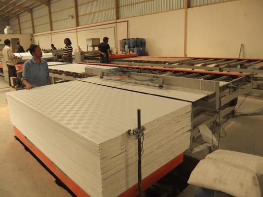 PVC/folha de alumínio menos máquina Labor da laminação com características automáticas altas