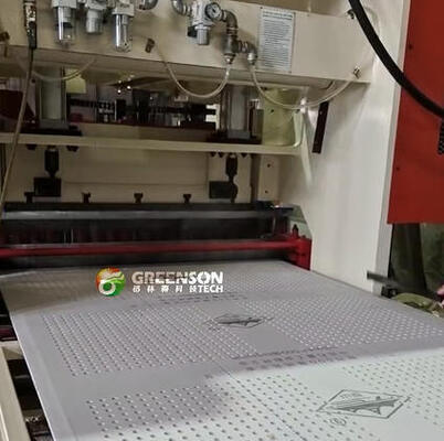 Máquina de perfuração de placas de gesso com 160 kg de pressão de perfuração para espessura máxima de 20 mm e formas de buracos personalizáveis