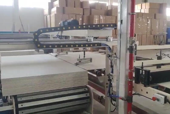 Máquina de laminação de filme de PVC de alta produção com 1300 mm de laminação eficaz e capacidade de 2-6 milhões de m2 por ano para produção de placas de gesso