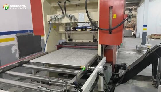 Bom preço. Máquina automática de perfuração de placas de gesso com 11 kW de potência e 1 pc/minuto de capacidade para painéis acústicos on-line