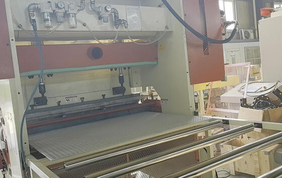 Bom preço. Máquina de perfuração de buracos de alta eficiência e de poupança de energia controlada por CNC para perfuração de placas de gesso e MDF on-line