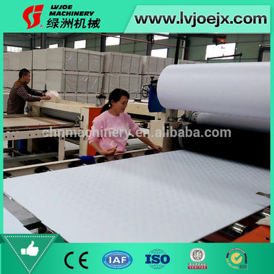 O vinil 600x600 totalmente automático cobriu a placa de gipsita que faz a máquina