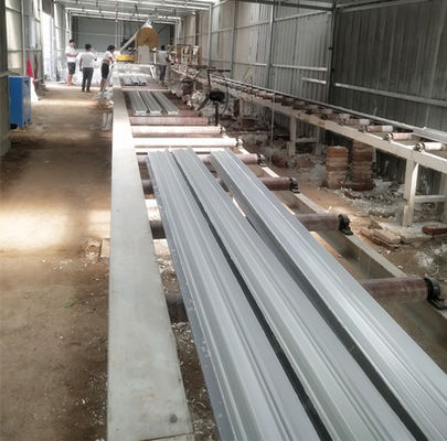 Bom preço. Emplastro da gipsita do teto que molda a linha de produção da cornija da iluminação indireta on-line